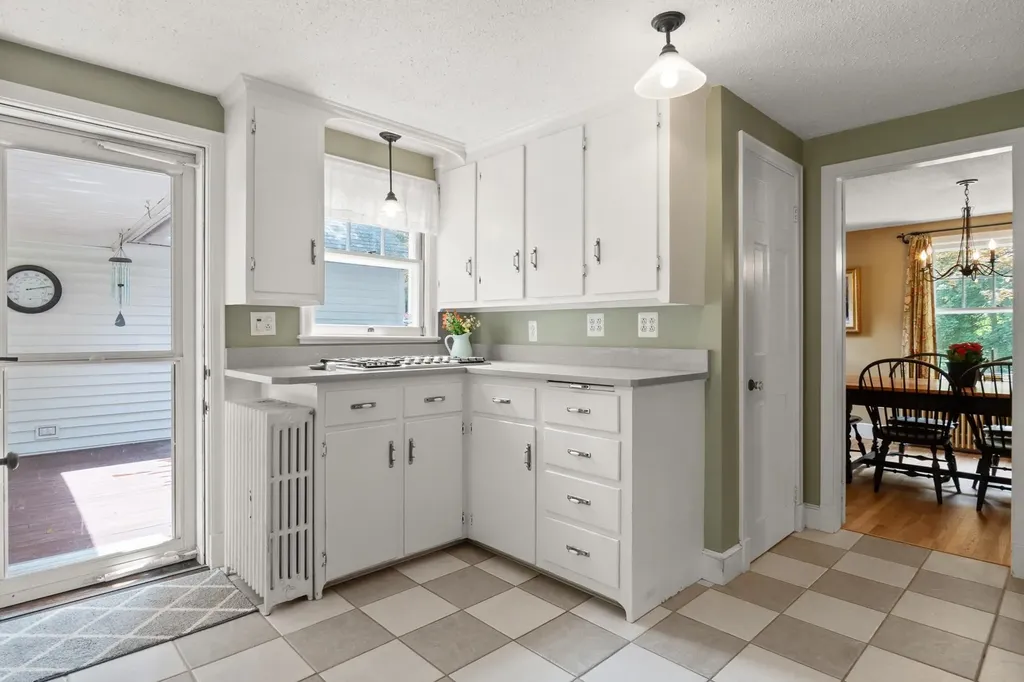 48 Pleasant Street Epping NH 03042
