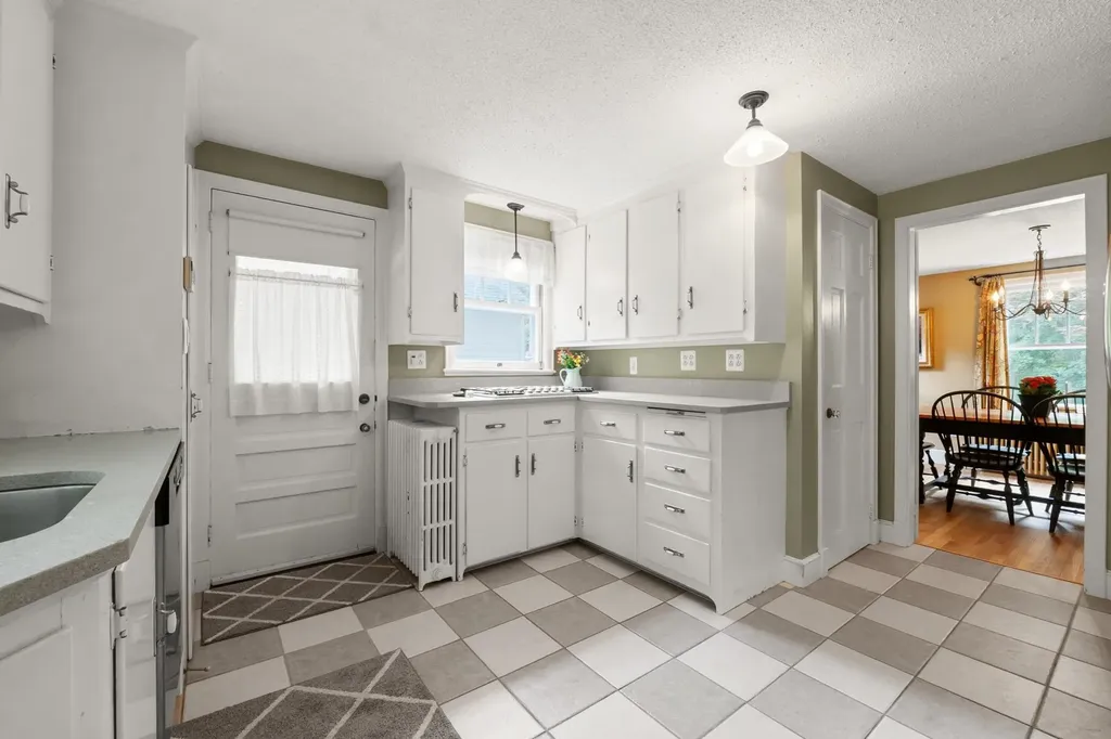 48 Pleasant Street Epping NH 03042