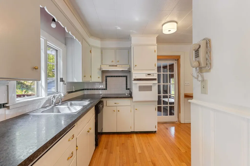 357 Southside Road York ME 03909-5136