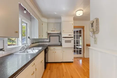 357 Southside Road York ME 03909-5136