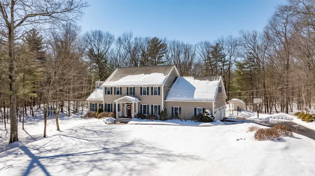 31 Bear Run Drive Litchfield NH 03052-2335