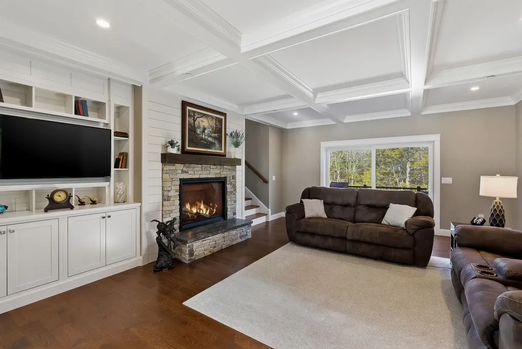 5 Sawmill Lane New Boston NH 03070