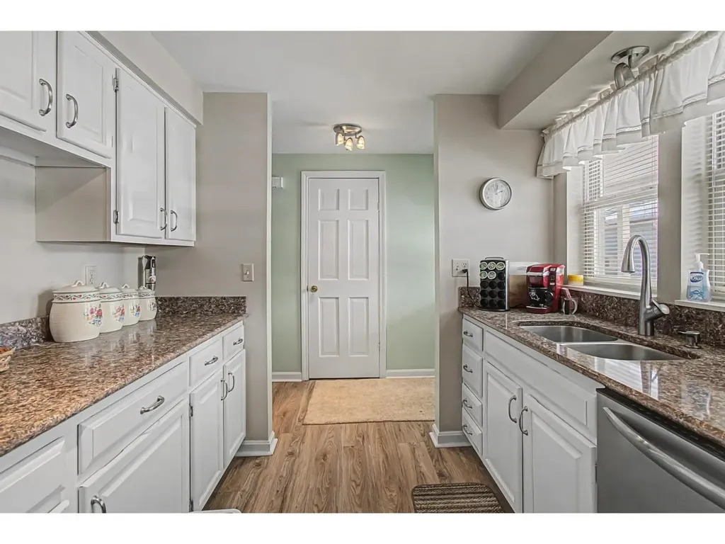 8 Arthur Court Burlington VT 05401