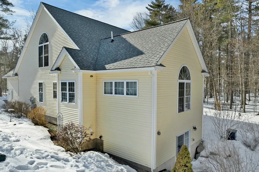11 Vineyard Drive Stratham NH 03885