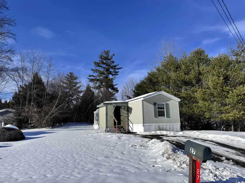 27 Fairway Avenue Newport NH 03773