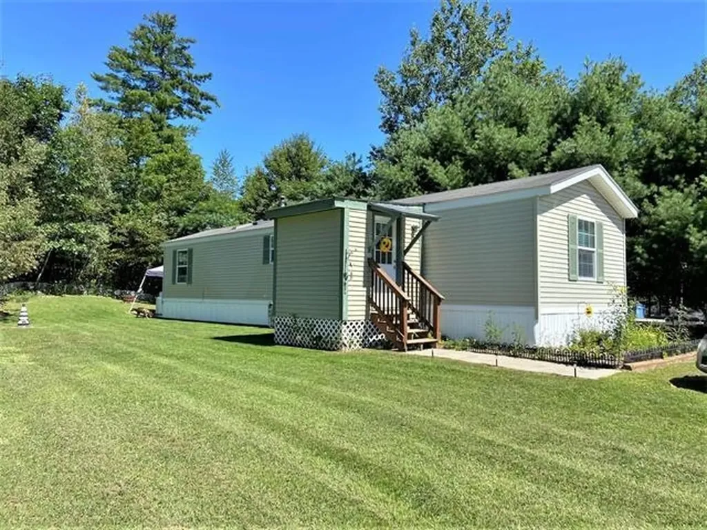 27 Fairway Avenue Newport NH 03773