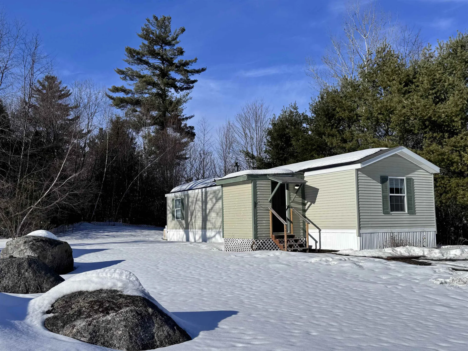 27 Fairway Avenue Newport NH 03773