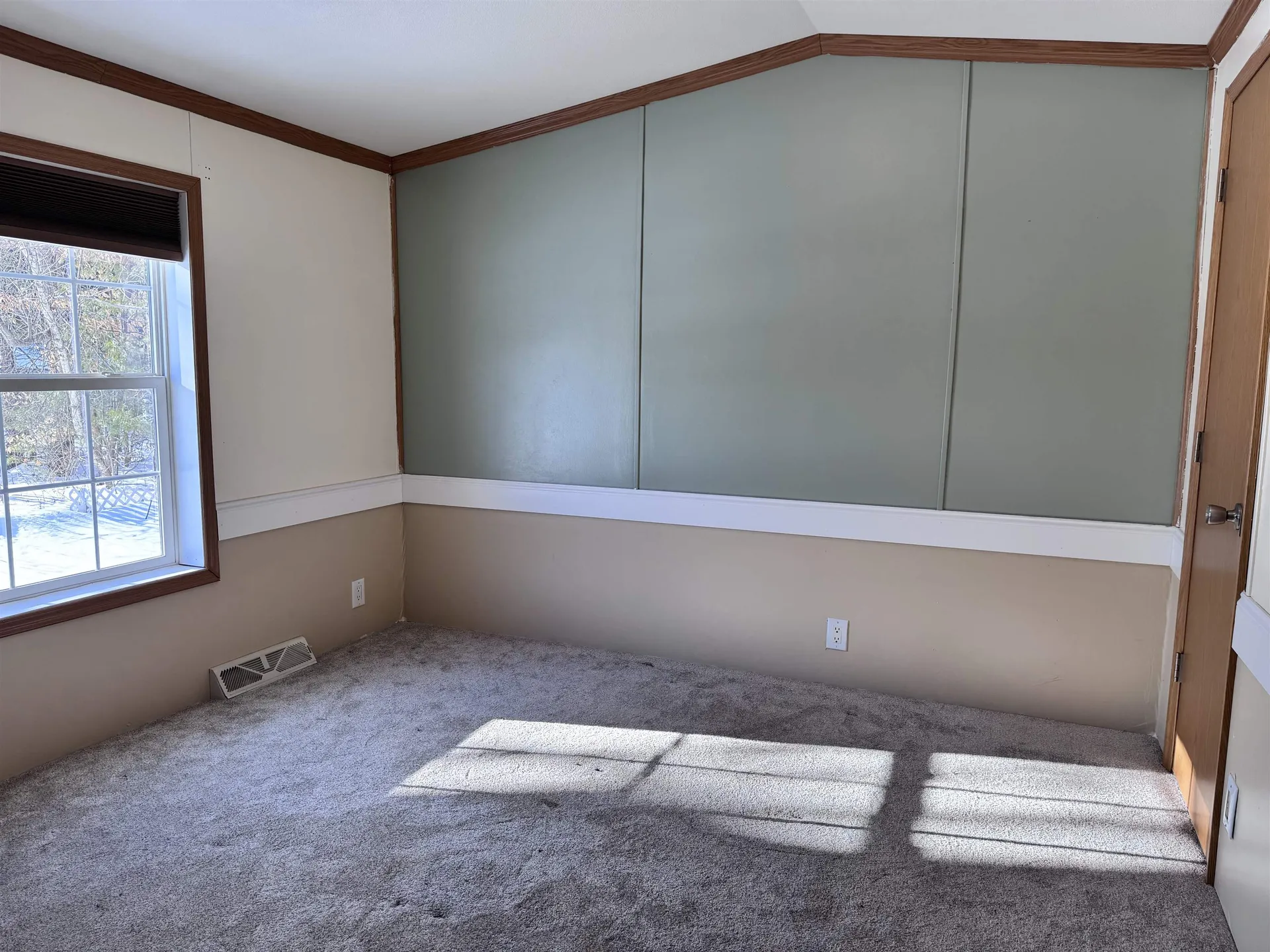 27 Fairway Avenue Newport NH 03773