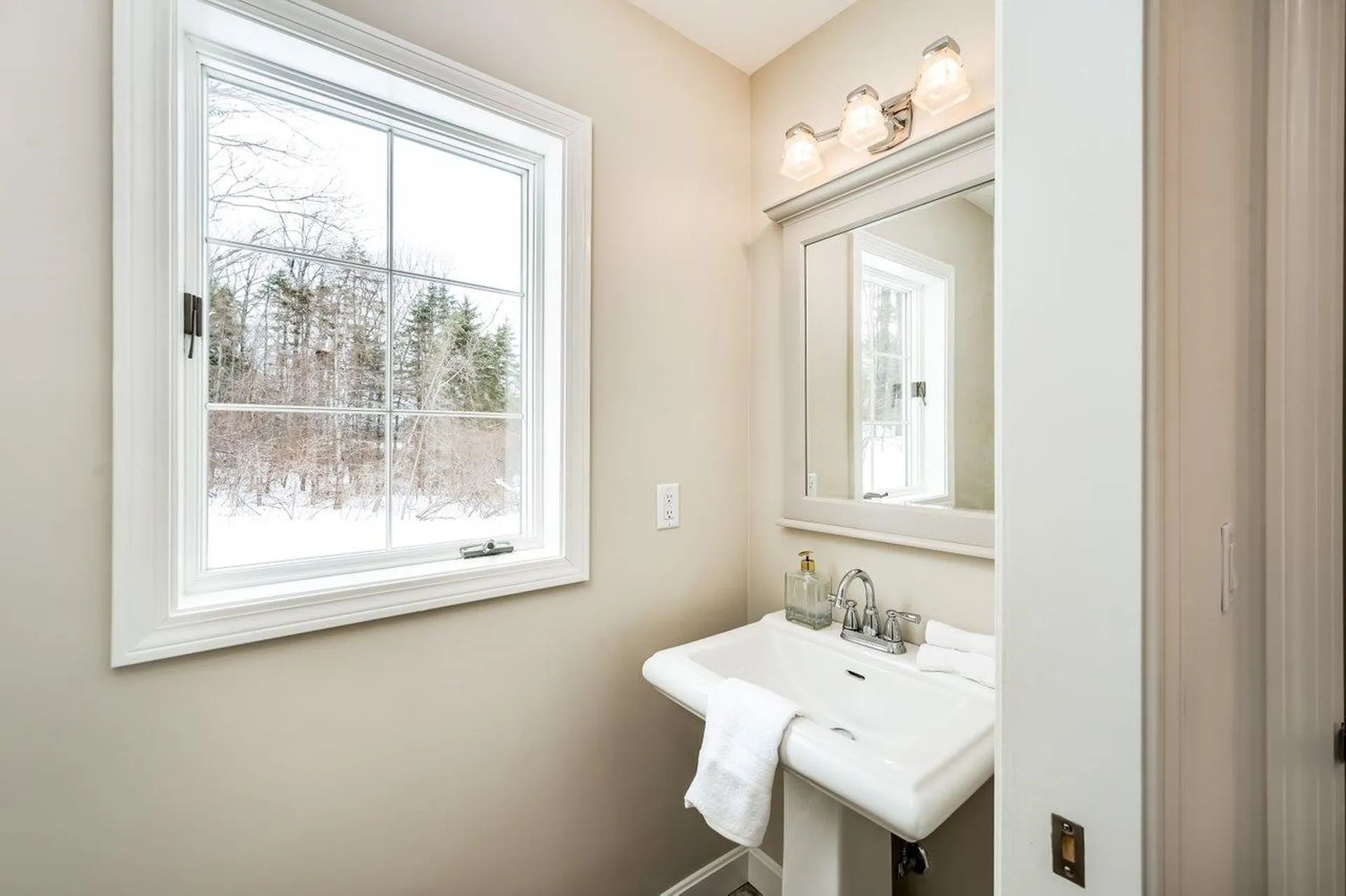 23 Riverview Road Durham NH 03824