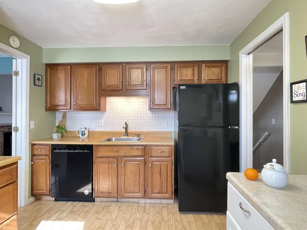 14 Colonial Square Peterborough NH 03458