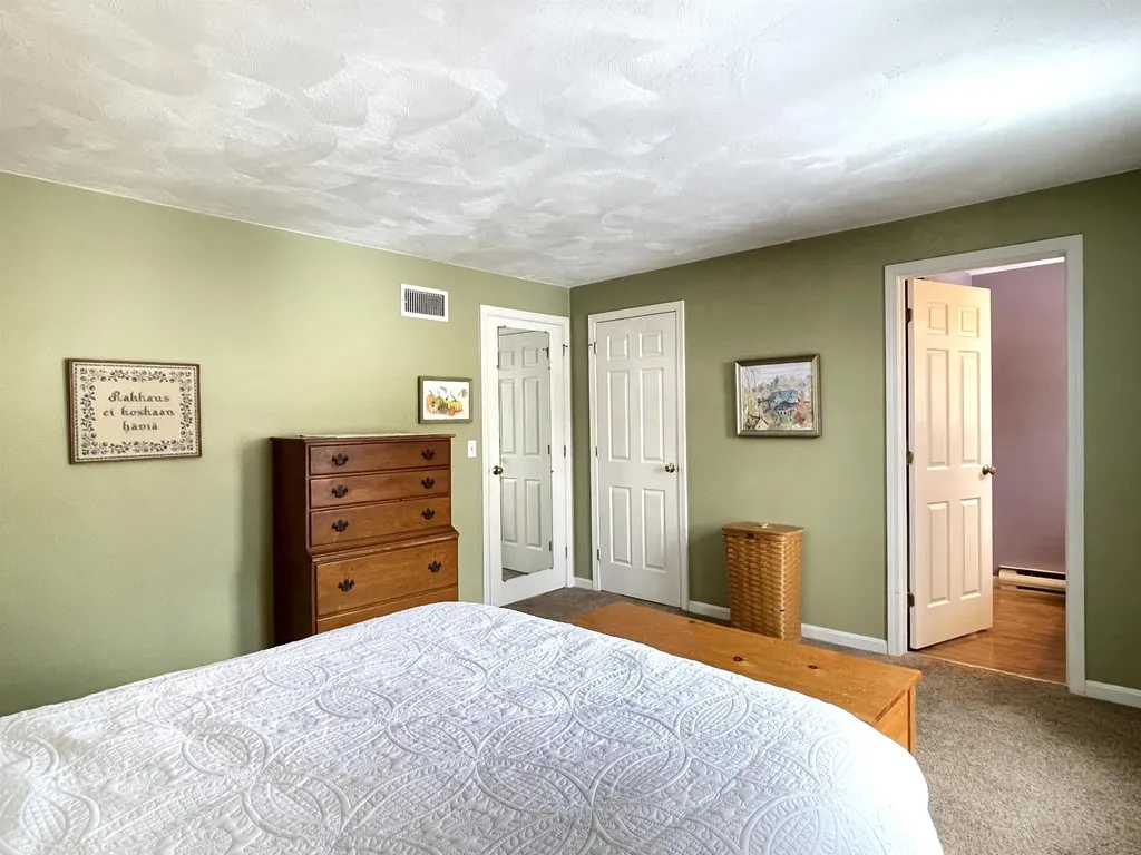 14 Colonial Square Peterborough NH 03458