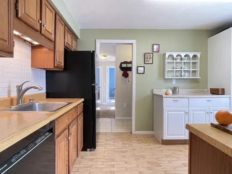 14 Colonial Square Peterborough NH 03458