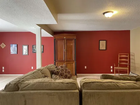 14 Colonial Square Peterborough NH 03458