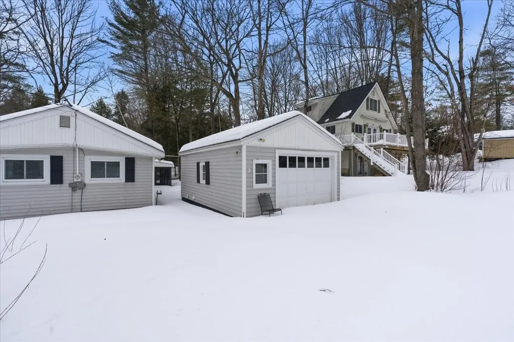 16 Robin Lane Moultonborough NH 03254