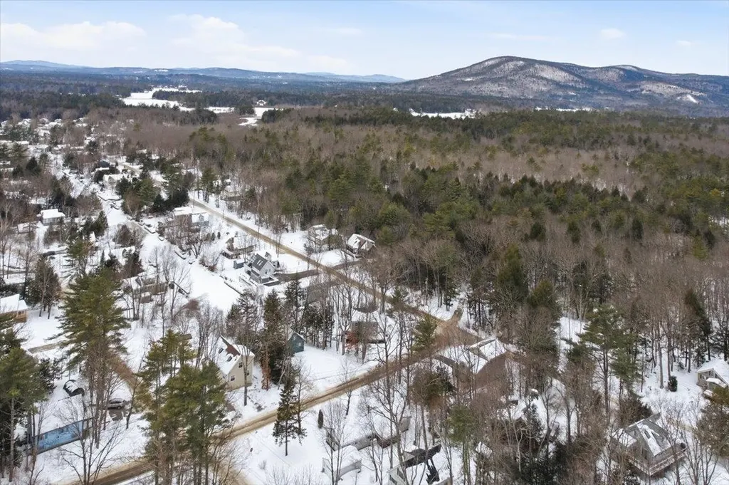 16 Robin Lane Moultonborough NH 03254