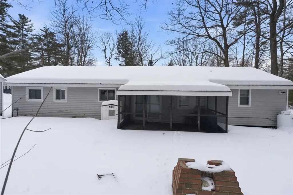 16 Robin Lane Moultonborough NH 03254