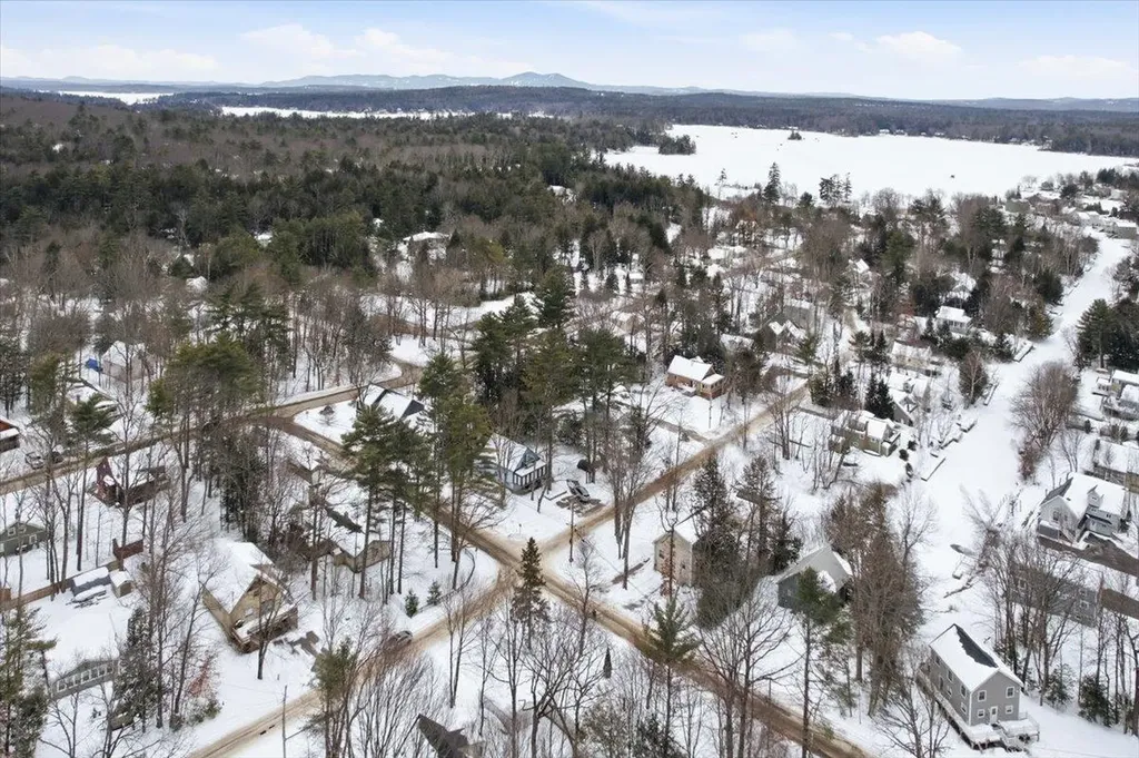 16 Robin Lane Moultonborough NH 03254