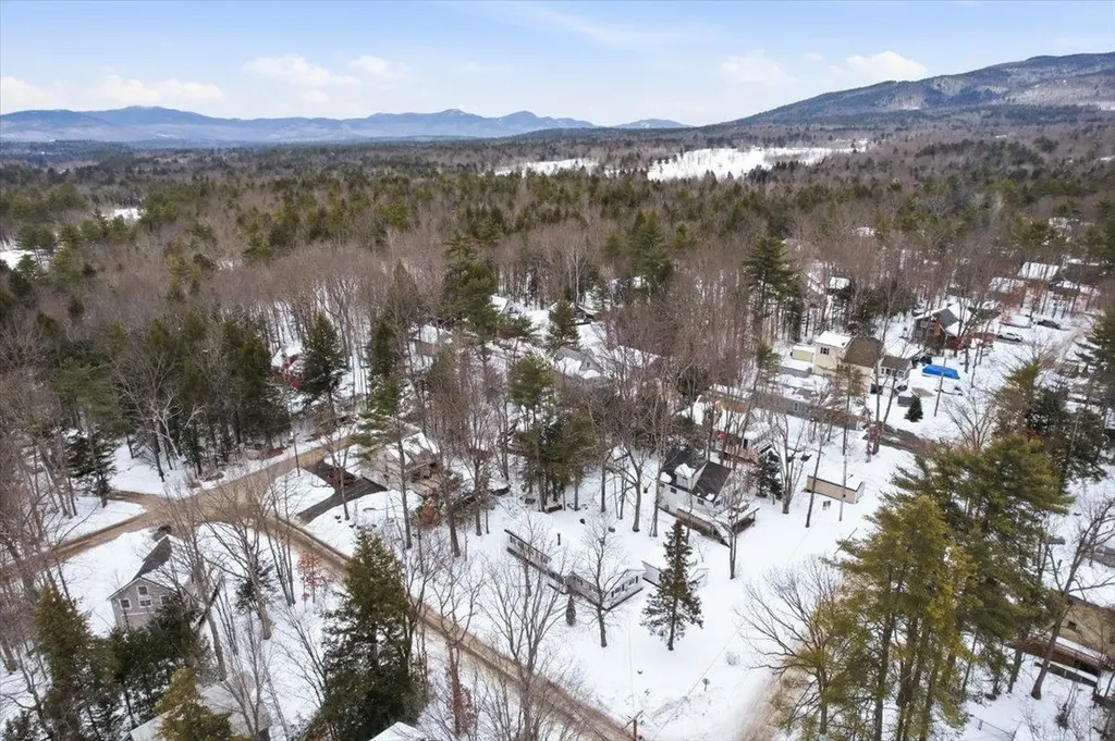 16 Robin Lane Moultonborough NH 03254