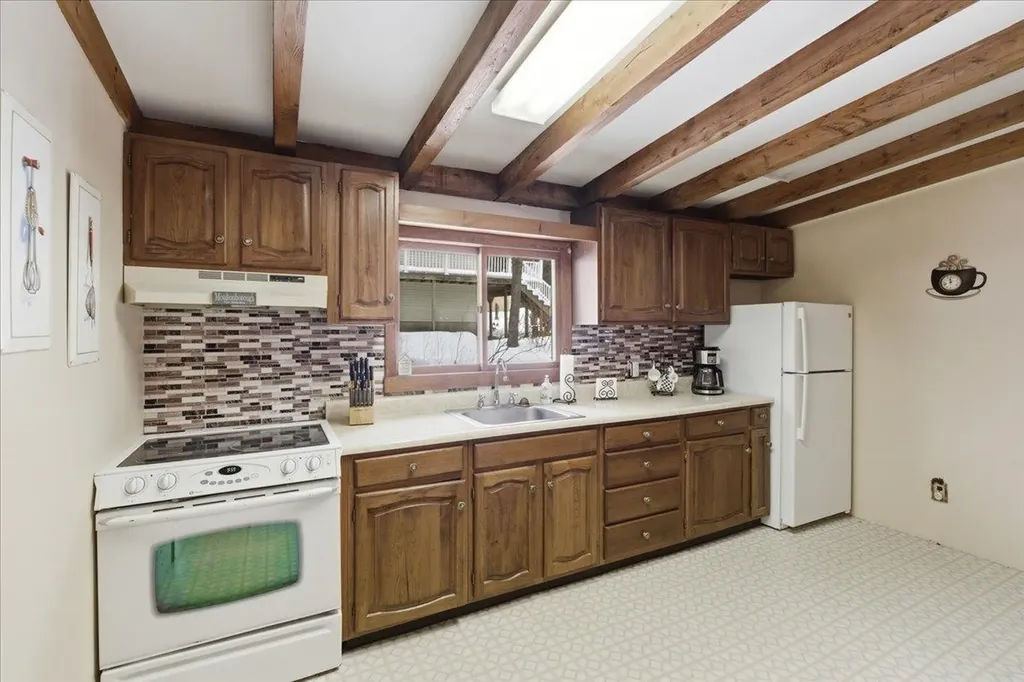 16 Robin Lane Moultonborough NH 03254