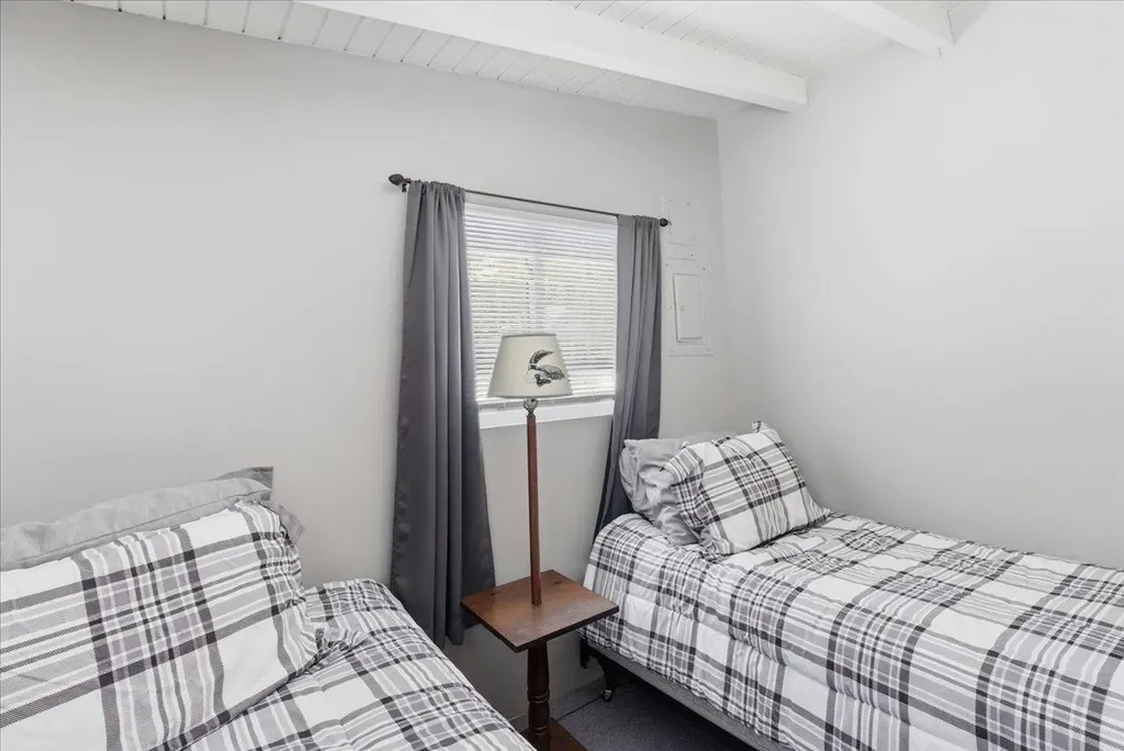 16 Robin Lane Moultonborough NH 03254