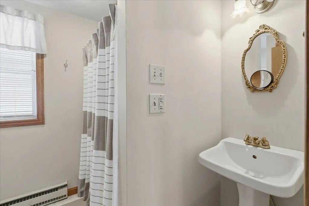 16 Robin Lane Moultonborough NH 03254