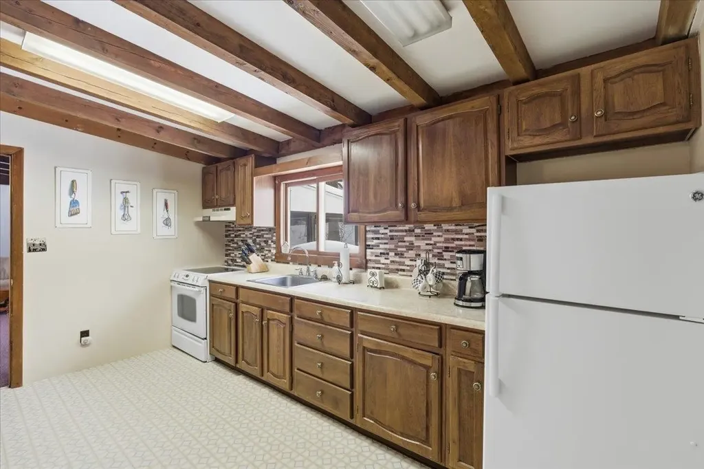 16 Robin Lane Moultonborough NH 03254