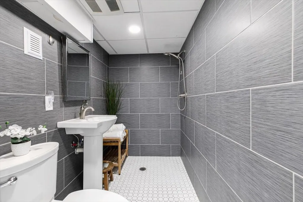 11 Farview Hill Road Atkinson NH 03811