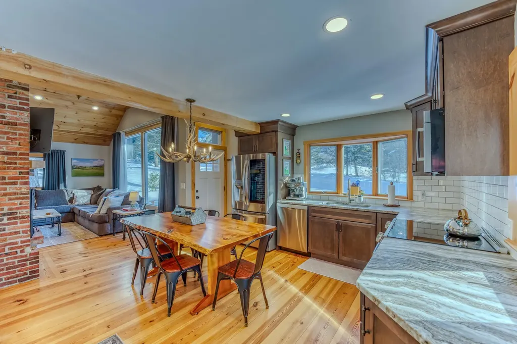 37 Pioneer Road Franconia NH 03580