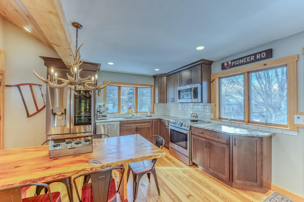 37 Pioneer Road Franconia NH 03580