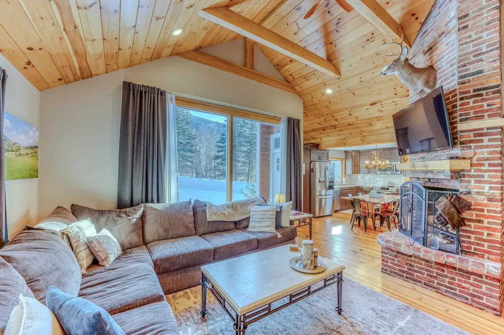 37 Pioneer Road Franconia NH 03580