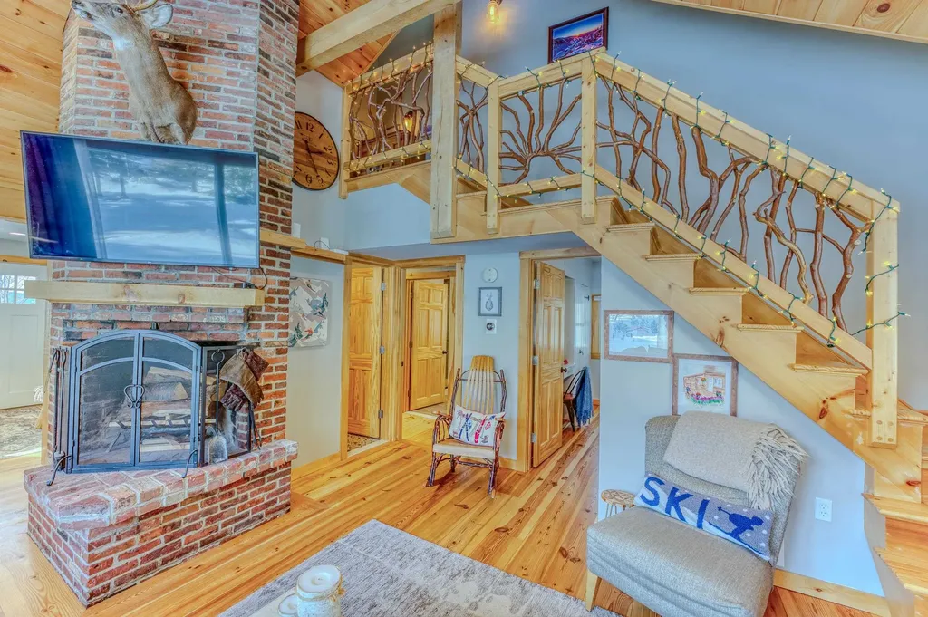 37 Pioneer Road Franconia NH 03580