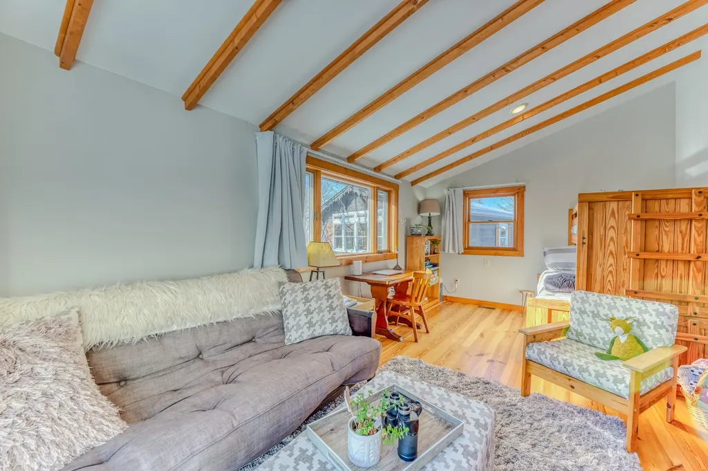 37 Pioneer Road Franconia NH 03580