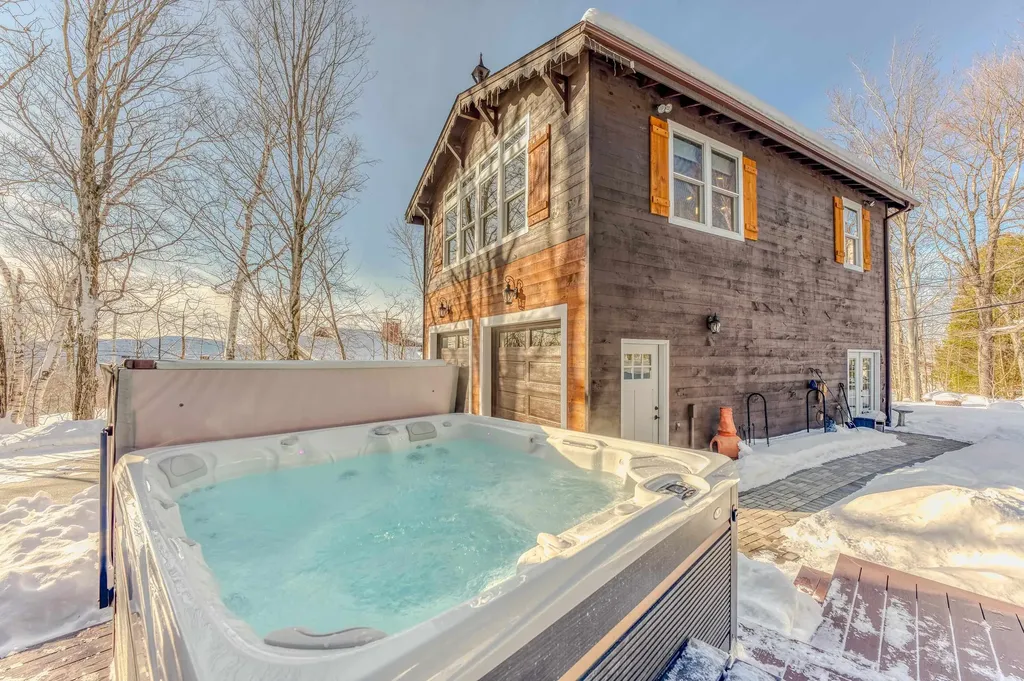 37 Pioneer Road Franconia NH 03580