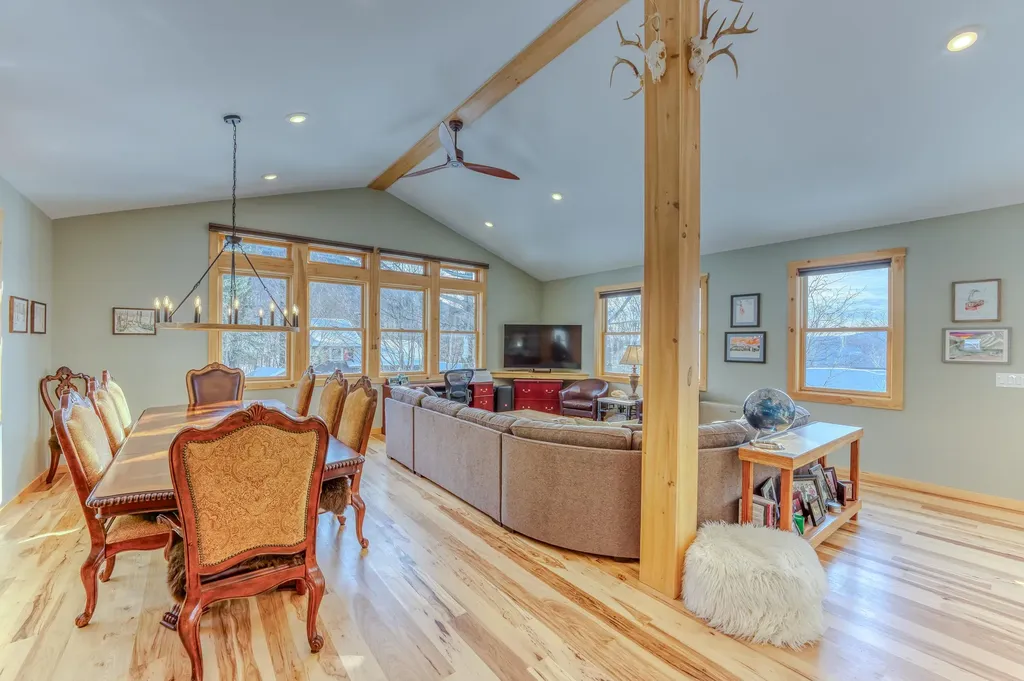 37 Pioneer Road Franconia NH 03580