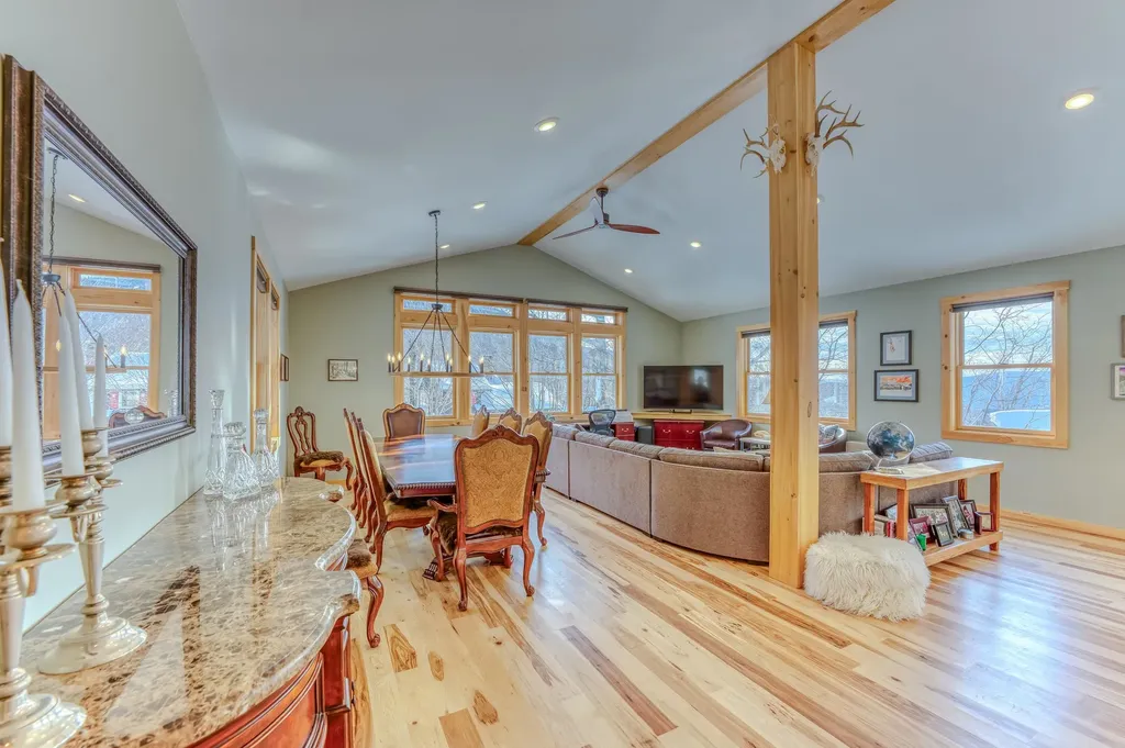 37 Pioneer Road Franconia NH 03580