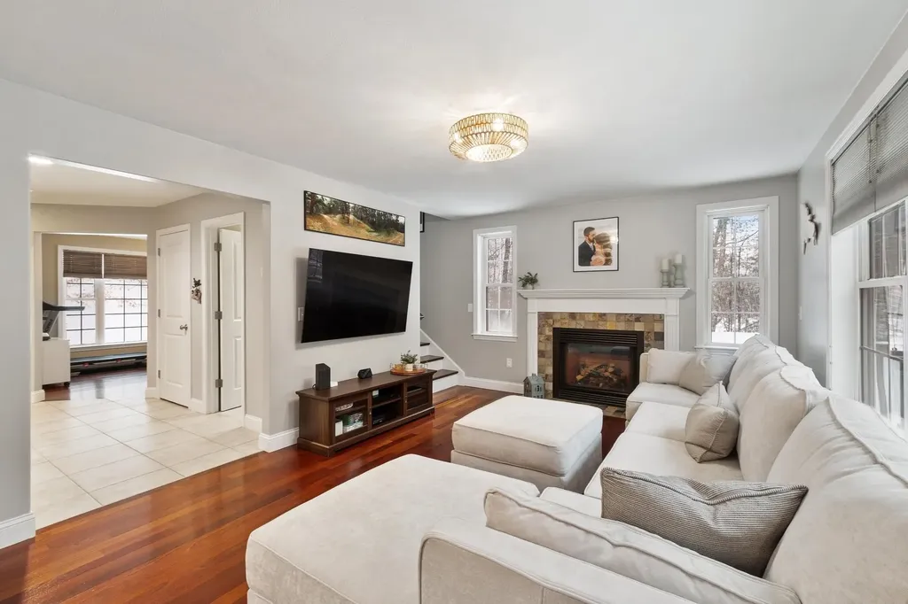 12 Glastombury Drive Sandown NH 03873