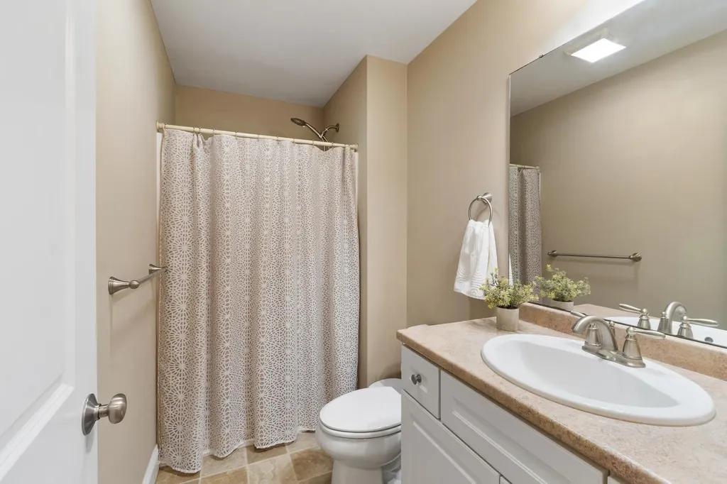 12 Glastombury Drive Sandown NH 03873