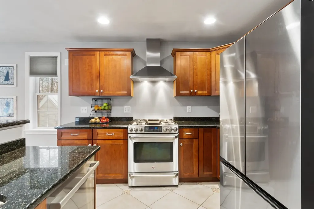 12 Glastombury Drive Sandown NH 03873
