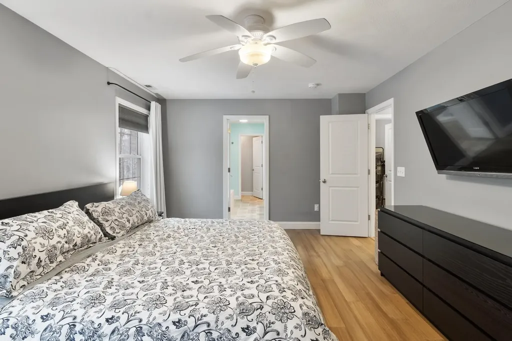 12 Glastombury Drive Sandown NH 03873