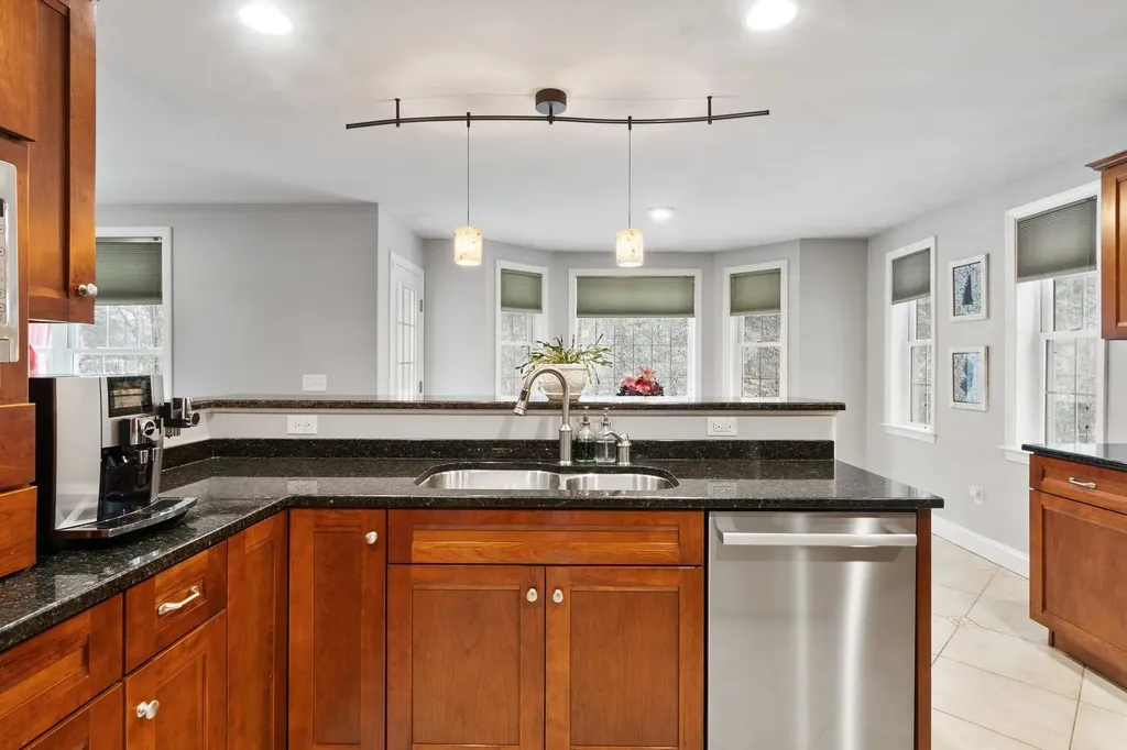 12 Glastombury Drive Sandown NH 03873
