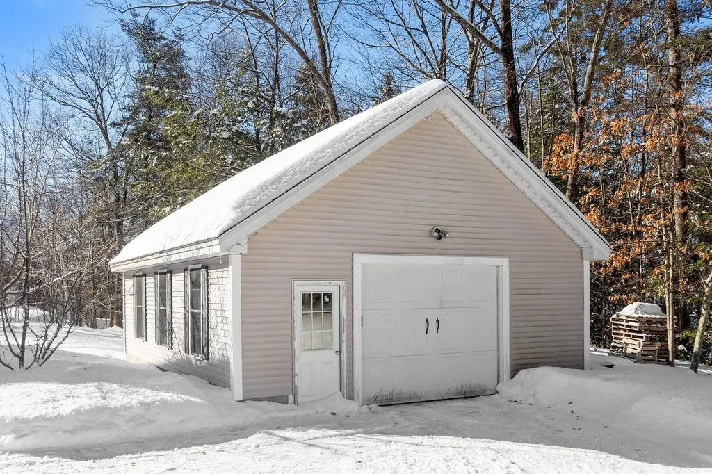12 Glastombury Drive Sandown NH 03873