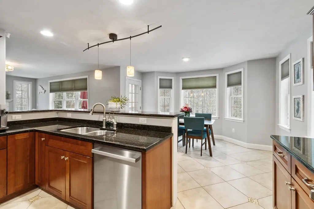 12 Glastombury Drive Sandown NH 03873