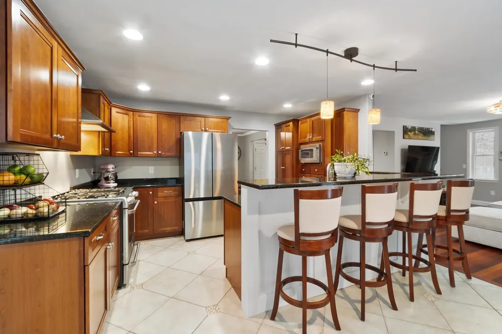 12 Glastombury Drive Sandown NH 03873