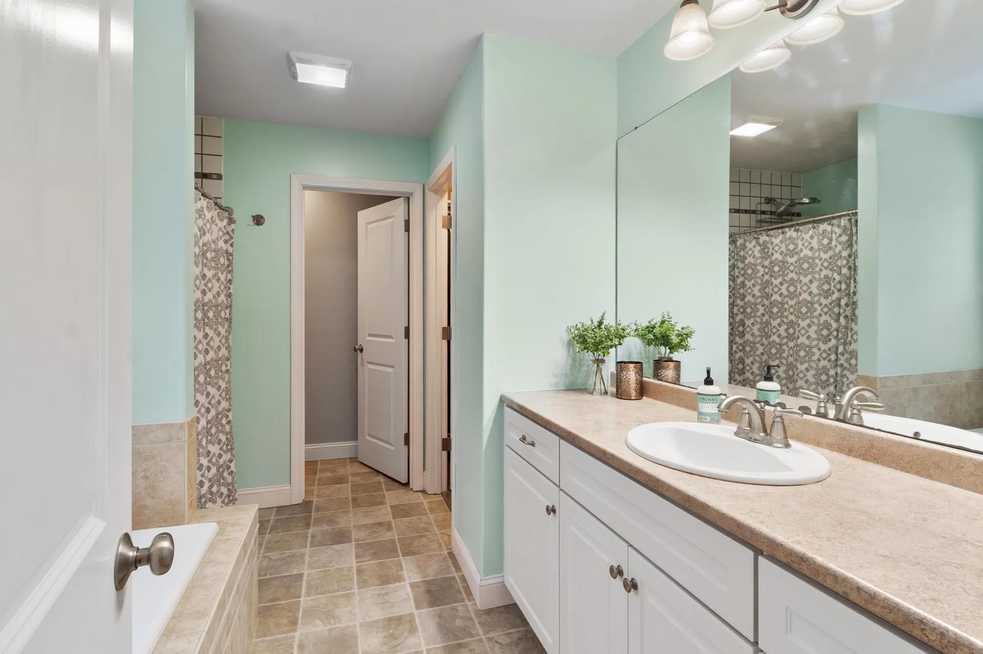 12 Glastombury Drive Sandown NH 03873
