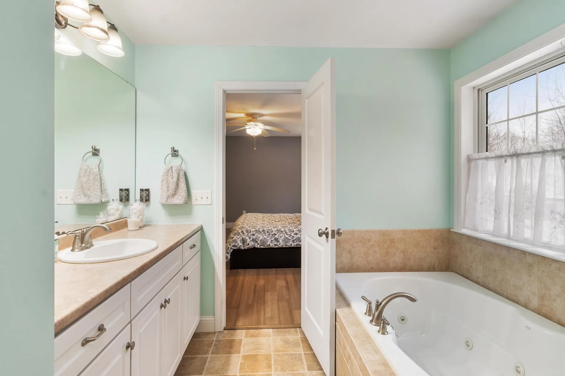 12 Glastombury Drive Sandown NH 03873