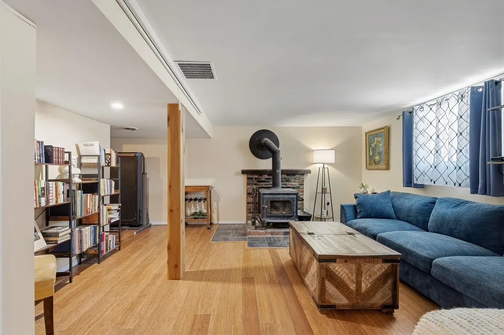 263 Lynrick Acres Charlotte VT 05445