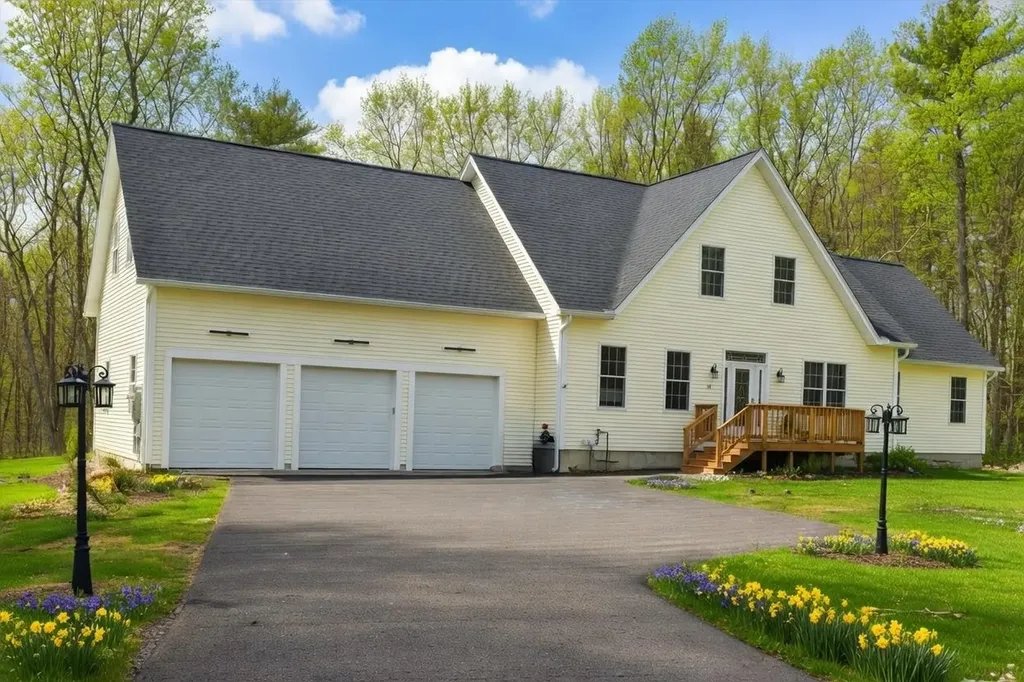 14 Lefevre Drive Kingston NH 03848