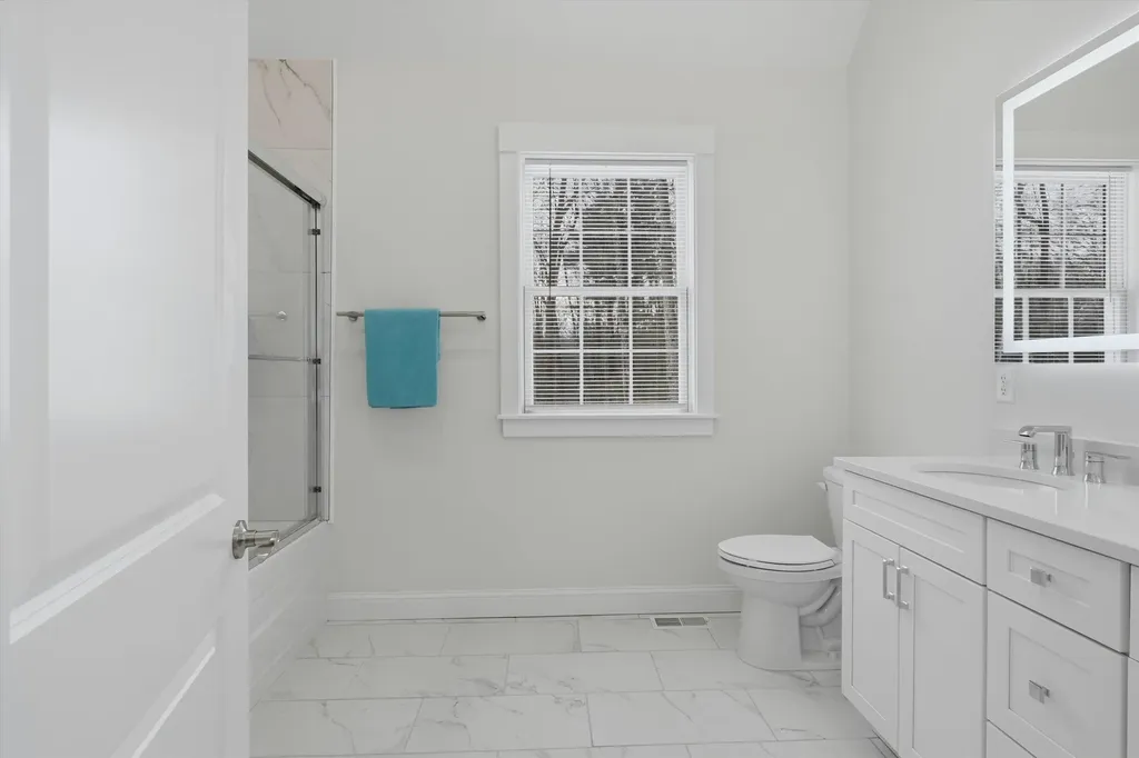 14 Lefevre Drive Kingston NH 03848