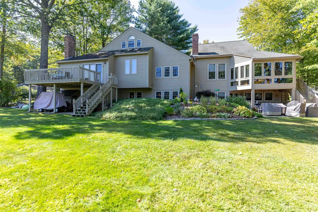 8 Crane Circle Laconia NH 03246