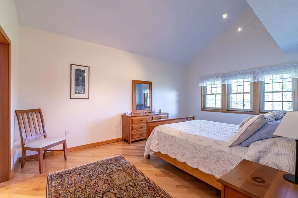 8 Crane Circle Laconia NH 03246